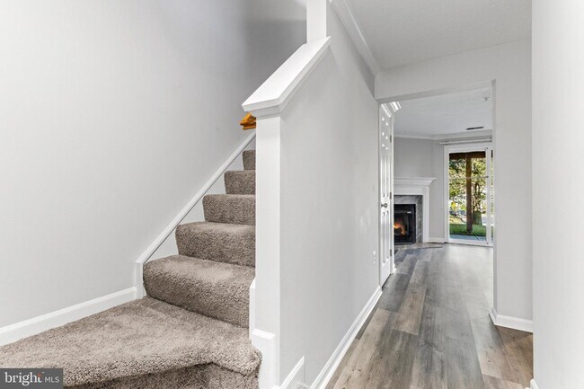 Building Photo - 1232 Quaker Ridge Dr