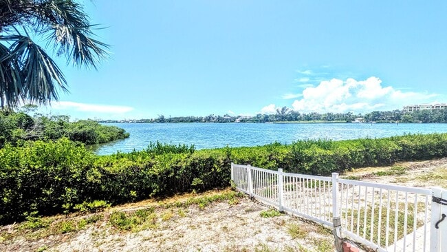 Building Photo - Seasonal, short or annual turnkey furnishe...