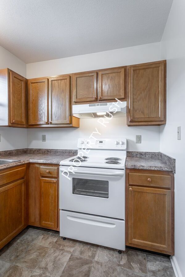 Building Photo - 420 Hedgewood Dr