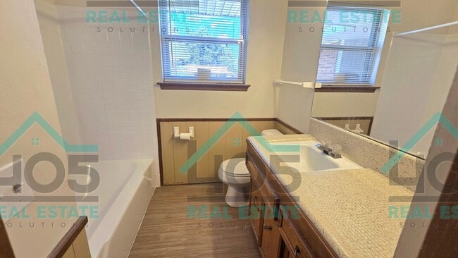 Building Photo - 3 Bed 2 Bath with ALL the Amenities!