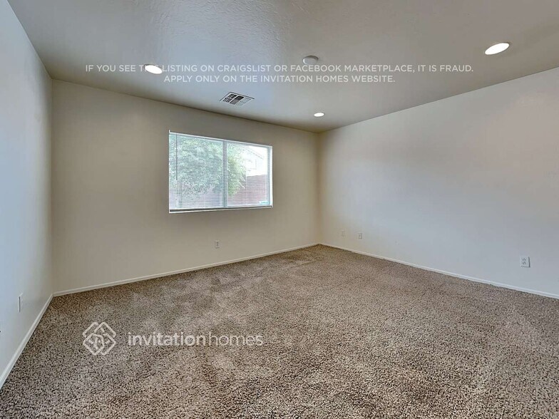 Building Photo - 5903 S 32nd Ln