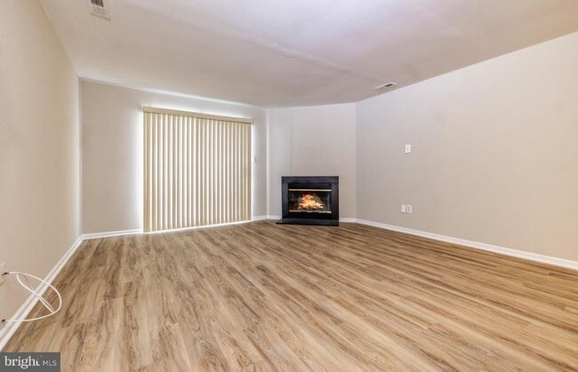 Building Photo - 32 Buena Ct