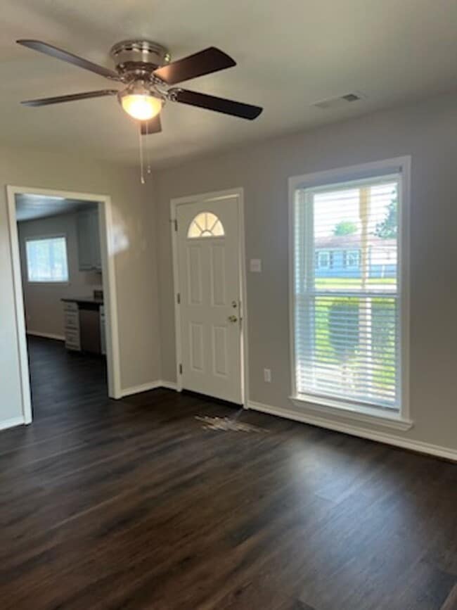 Building Photo - 3 Bed / 1 Bath House, PNGISD