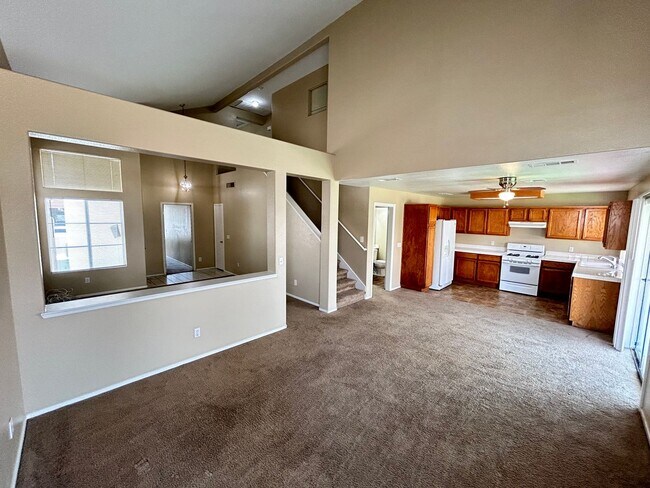 Building Photo - Gorgeous 4-bedroom home with a pool!