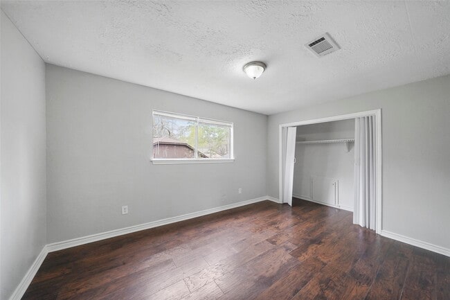 Building Photo - 2251 Middle Creek Dr
