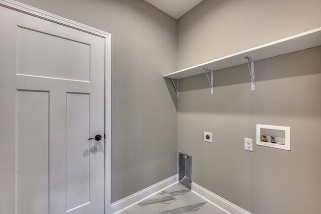 Building Photo - 307 Monroe Dr