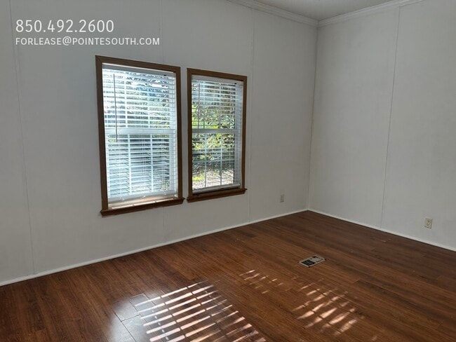 Building Photo - 832 Cross St