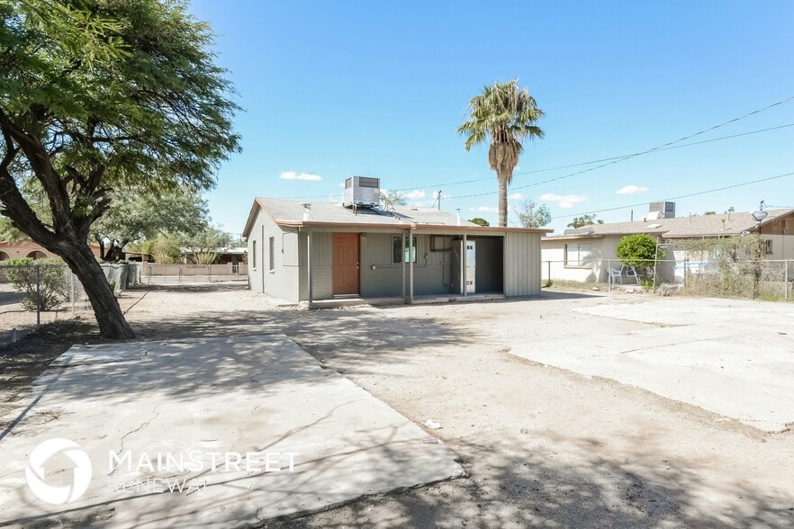 Building Photo - 4325 S 15th Ave