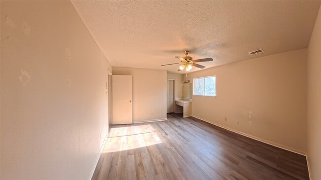 Building Photo - 7711 Kleingreen Ln