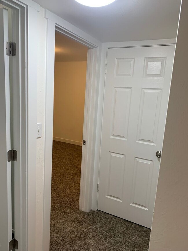 Building Photo - 2 bed 1 bath apartment