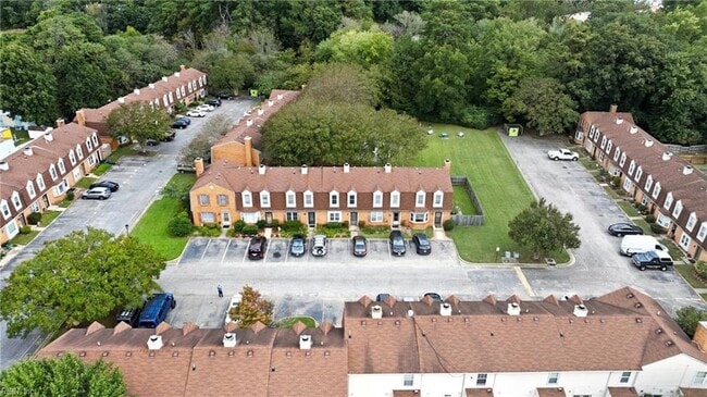 Building Photo - 2421 Julie Ct