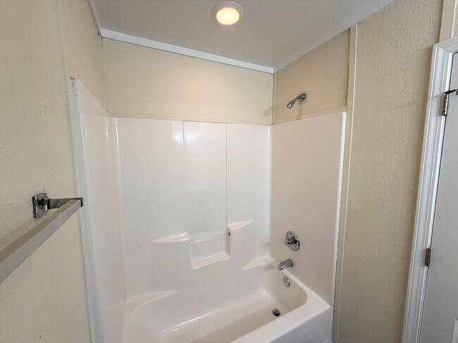 Building Photo - North Iredell - 2 BD/ 2 BA