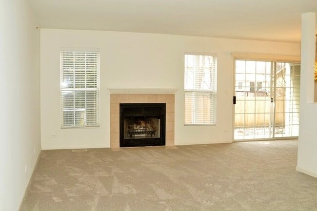 Building Photo - 5S530 Paxton Dr