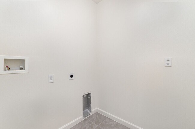 Building Photo - 6714 Topaz Dr