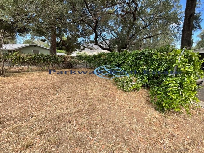 Building Photo - Charming 3 Bedroom House in East Alpine