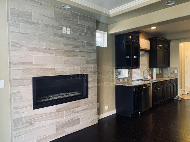 Building Photo - 8284 Cypress Wood Dr