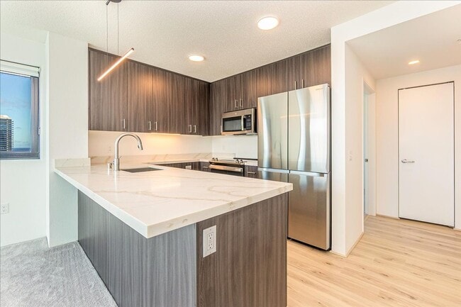 Building Photo - High Floor 2 BED/2 BATH/2 PRKG in brand new ILILANI - W/D INSIDE, LANAI, Corner Unit w/ Ocean View!!