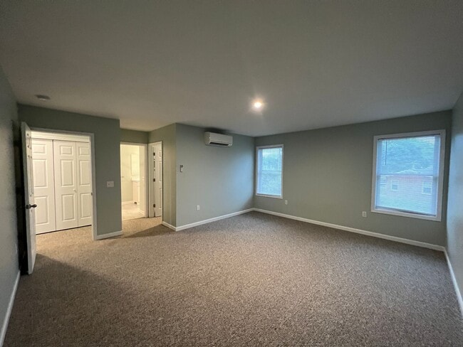 Building Photo - 723 Eastgate Pl