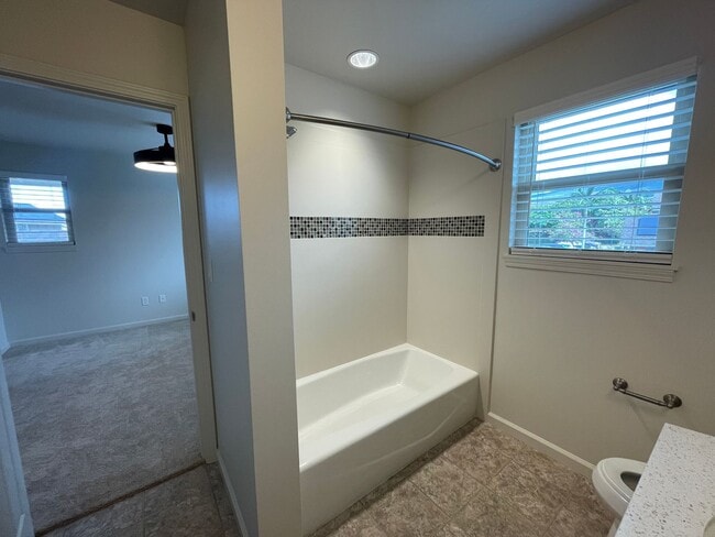 Building Photo - Kahoma Village 3 Bedroom Townhome