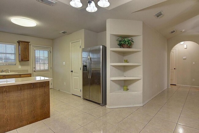 Building Photo - 2910 Santa Ana St