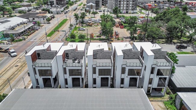 Building Photo - 504 Sampson St