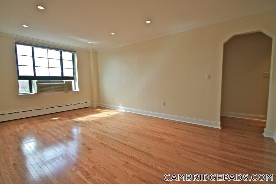 Building Photo - 60 Brattle St