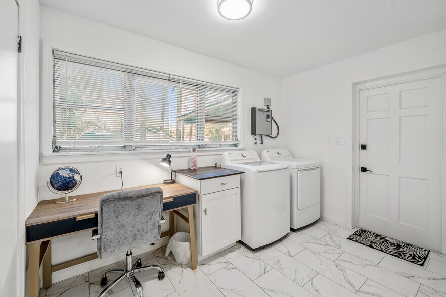 Building Photo - 1464 E 41st St