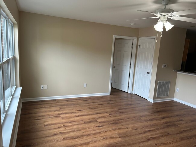 Building Photo - 2 Bed | 2 Bath Condo by Monkey Junction! M...