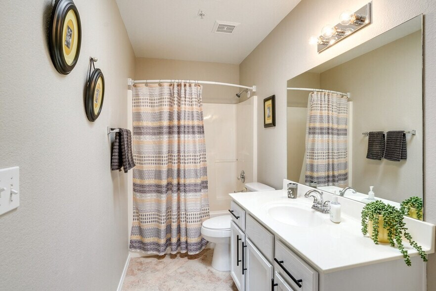 Building Photo - 9151 W Greenway Rd