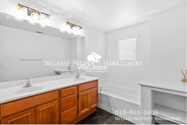 Building Photo - 3998 Carino Way