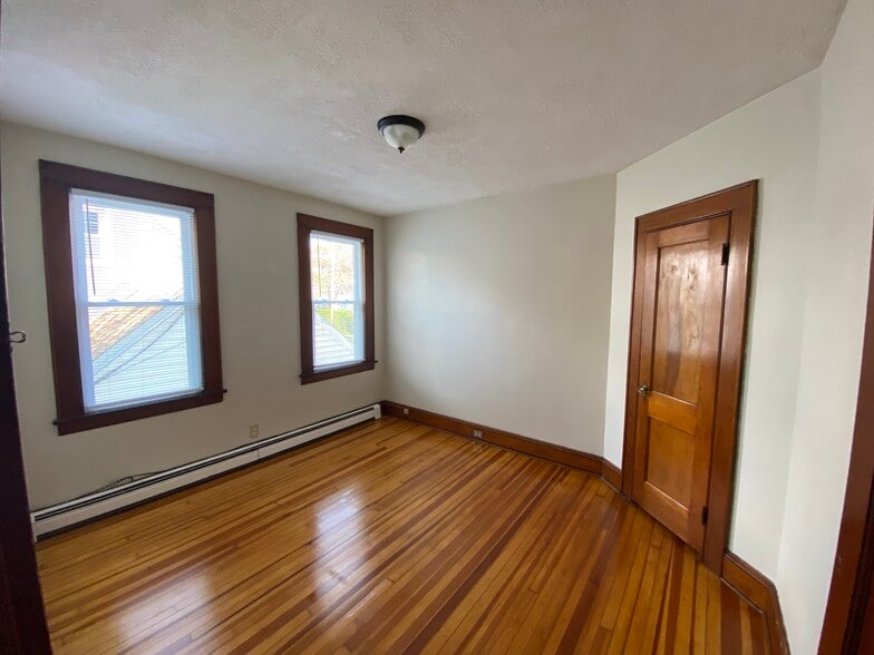 Building Photo - 257 Clover St