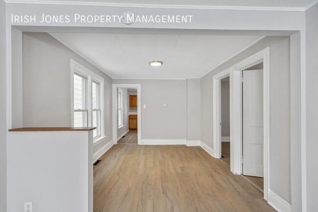 Building Photo - 105 Howell St