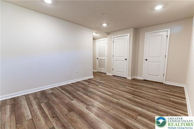 Building Photo - 4936 Brookside Ct