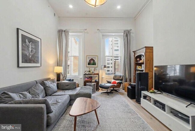 Building Photo - 1824 Chestnut St