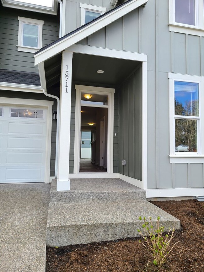 Building Photo - Yelm Creek Estates, 4 Bedroom, 2.75 Bathro...