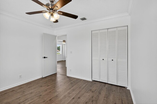 Building Photo - 8225 Pelican Harbour Dr