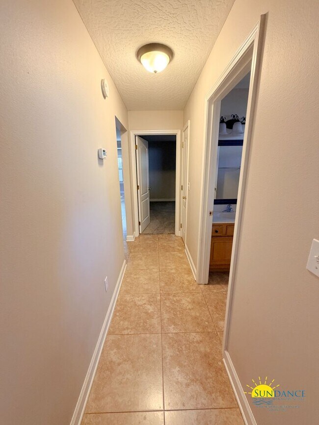 Building Photo - Charming 3-Bedroom Home in Elliott Point, Fort Walton Beach!