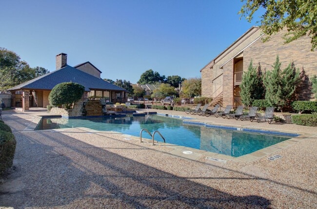 Building Photo - Coming in March! Gated 2BR/2BA Condo in N Arlington!