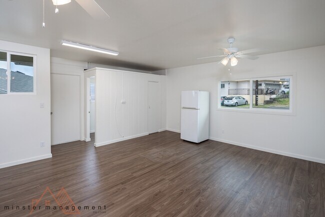 Building Photo - 2133 Metcalf St