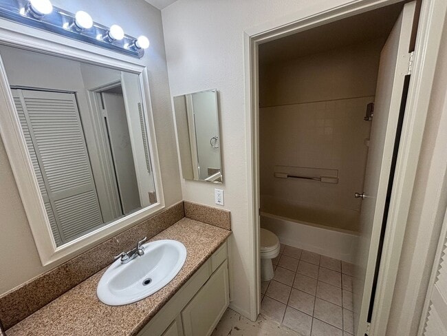 Building Photo - Charming 3-Bedroom Condo with Community Po...