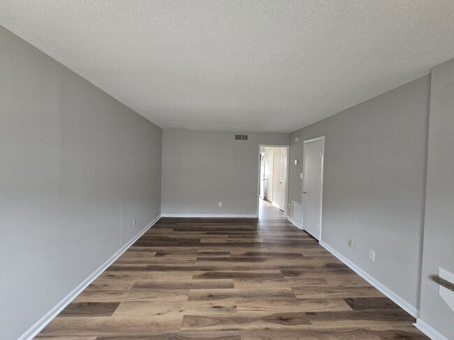 Building Photo - 2 Bedroom Townhome available for rent in Charlotte NC