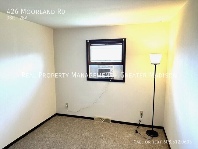 Building Photo - 3 bedroom duplex on Madison's south side w...