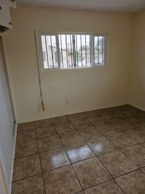 Building Photo - 1111-1117 W 91st St