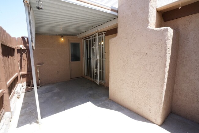 Building Photo - 3619 Villa Knolls E Dr