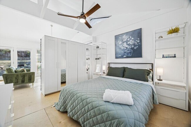 Building Photo - 213 Lessin Ln