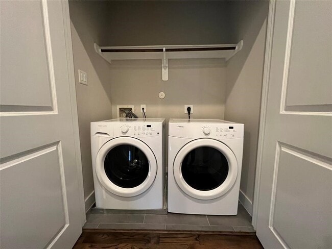 Building Photo - 5623 Kansas St