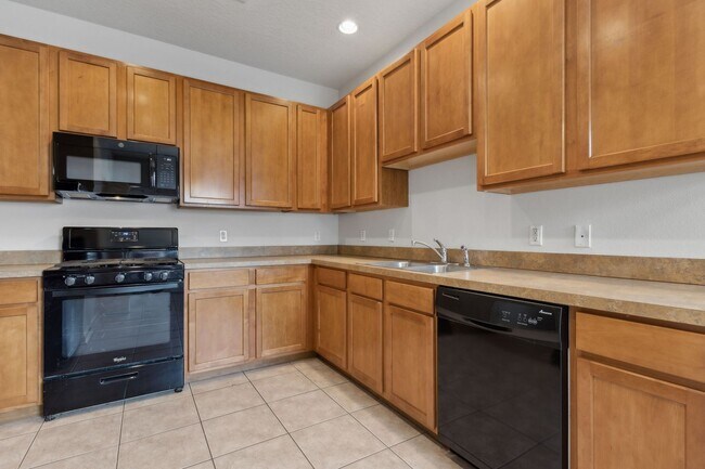 Building Photo - VICTORIA PARK TOWNHOUSE DEED RESTRICTED AREA WITH MANY AMENITIES AVAILABLE NOW