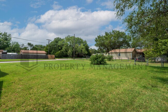 Building Photo - 2803 N Vassar