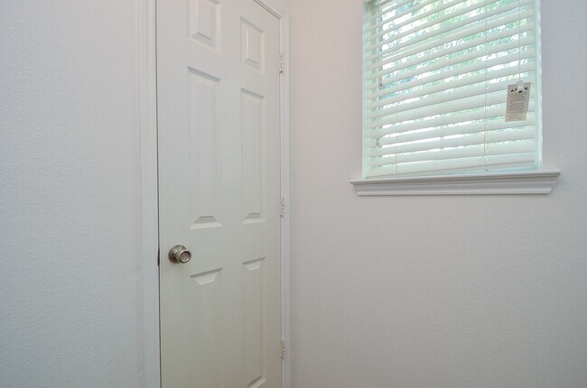 Building Photo - 10302 Deer Lodge Ct
