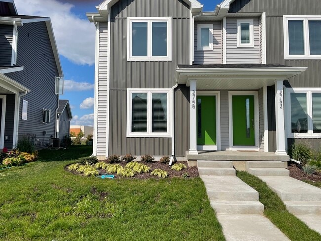 Building Photo - Newly built 2 bed / 2.5 bath townhouse in ...